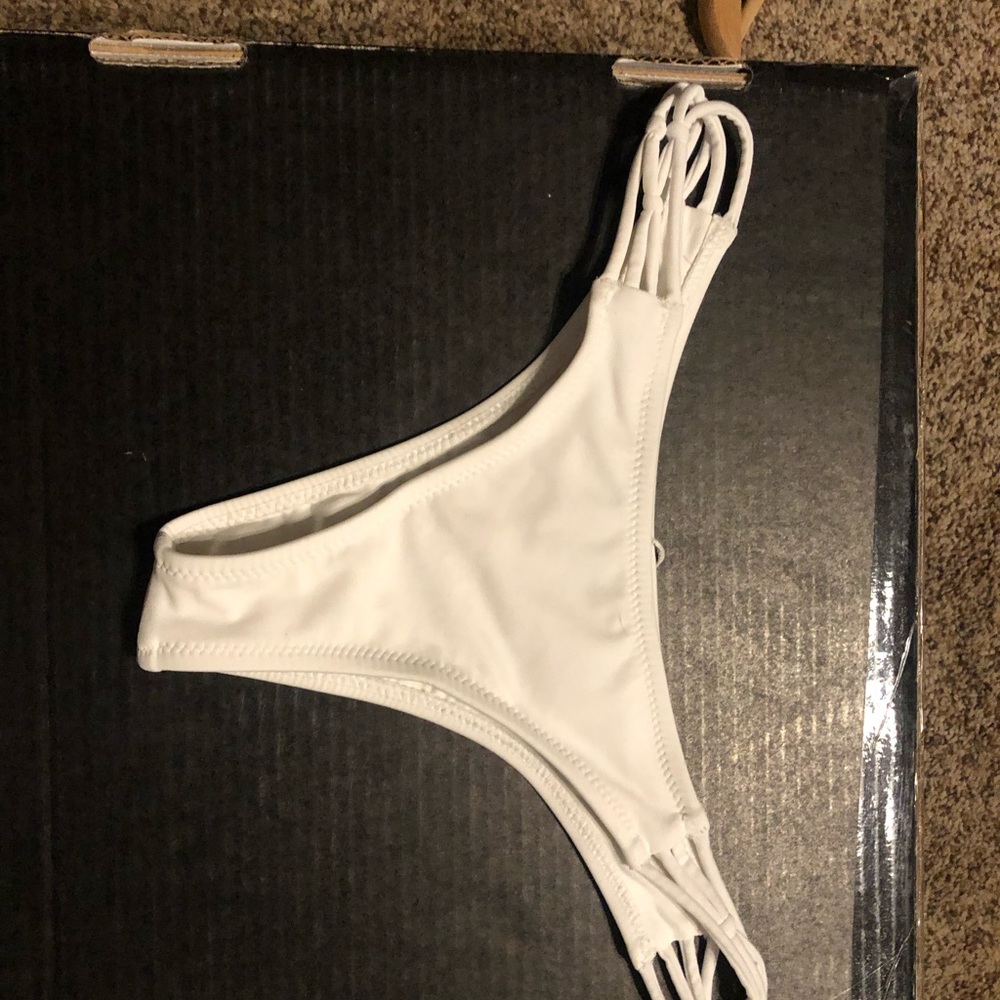 White Volcom bottoms